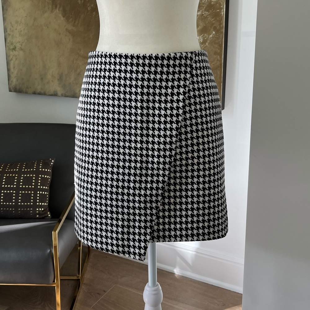 H&M Houndstooth Skirt - Size 4 (fits like a 0)
